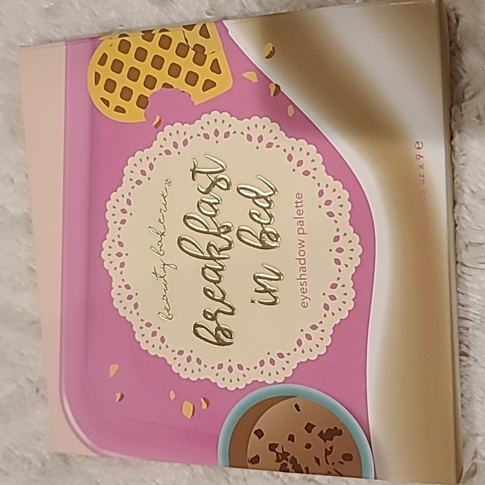 Beauty bakerie Breakfast in bed eyeshadow palette